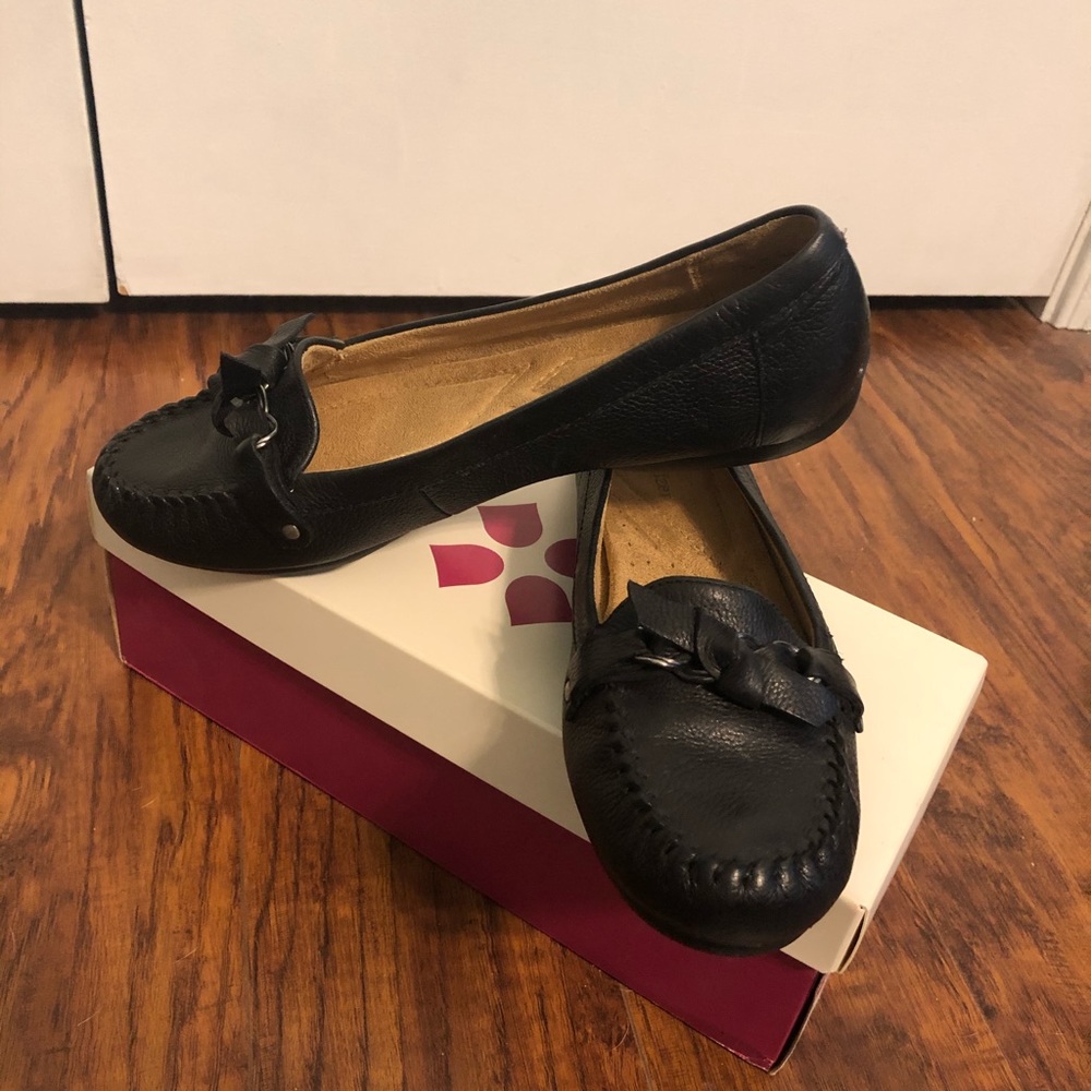 Naturalizer flats/loafers